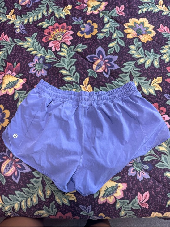 lululemon athletica Pants - lululemon athletica Women's low rise hotty hots 2.5 inch
